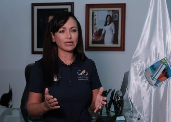 NO MÁS VIOLENCIA CONTRA LA MUJER, DICE LAURA FERNÁNDEZ.