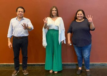 ANAHÍ GONZÁLEZ ES RECIBIDA POR MARIO DELGADO