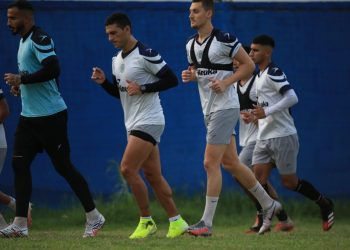 LA OLA FUTBOLERA CIERRA FILAS PARA ENFRENTAR A CELAYA