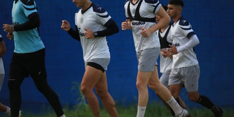 LA OLA FUTBOLERA CIERRA FILAS PARA ENFRENTAR A CELAYA