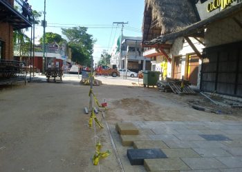 AVANZAN LENTAMENTE TRABAJOS EN LA 5TA AVENIDA DE PLAYA