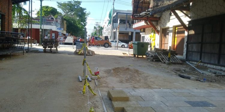 AVANZAN LENTAMENTE TRABAJOS EN LA 5TA AVENIDA DE PLAYA