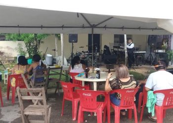 MÚSICOS DE LA ZONA MAYA CELEBRAN SU DÍA COMIENDO RELLENO NEGRO
