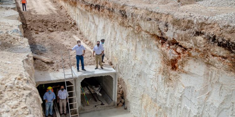 NECEDAD DE OTONIEL SEGOVIA PONE EN RIESGO LA OBRA DE DRENAJE SANITARIO EN CALDERITAS