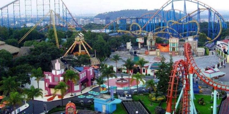 JOVEN RESULTA LESIONADO TRAS «SALIR VOLANDO» DE JUEGO MECÁNICO DE SIX FLAGS