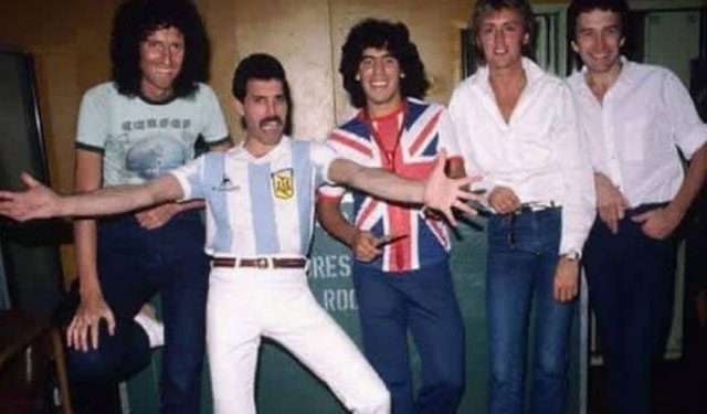 LA FAMOSA FOTO DE MARADONA CON QUEEN
