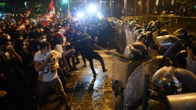 LA POLICÍA DE PERÚ NIEGA USO DE PERDIGONES Y DETENCIONES ARBITRARIAS EN PROTESTAS