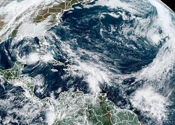 LA TORMENTA IOTA CONTINÚA SU DESPLAZAMIENTO HACIA CENTROAMÉRICA