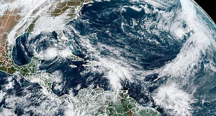 LA TORMENTA IOTA CONTINÚA SU DESPLAZAMIENTO HACIA CENTROAMÉRICA