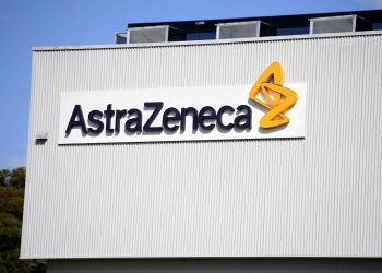 LA VACUNA DE OXFORD Y ASTRAZENECA TIENE UNA EFECTIVIDAD DEL 70,4 %