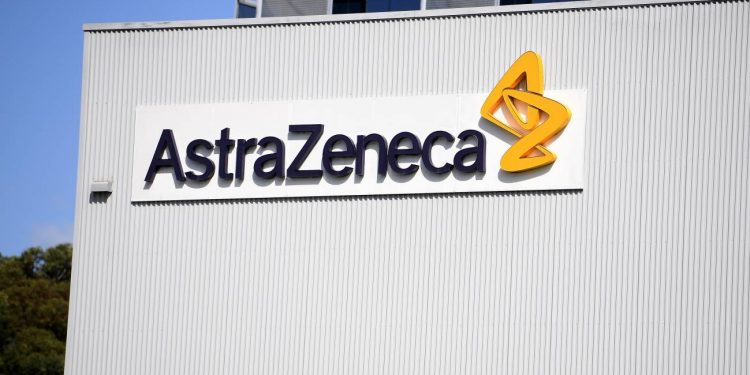 LA VACUNA DE OXFORD Y ASTRAZENECA TIENE UNA EFECTIVIDAD DEL 70,4 %