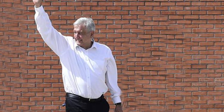LLEGA AMLO A LA CAPITAL TABASQUEÑA