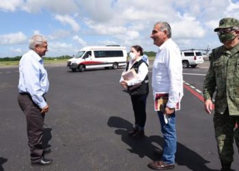 LLEGA PRESIDENTE LÓPEZ OBRADOR A TABASCO PARA SUPERVISAR AYUDA A POBLACIÓN