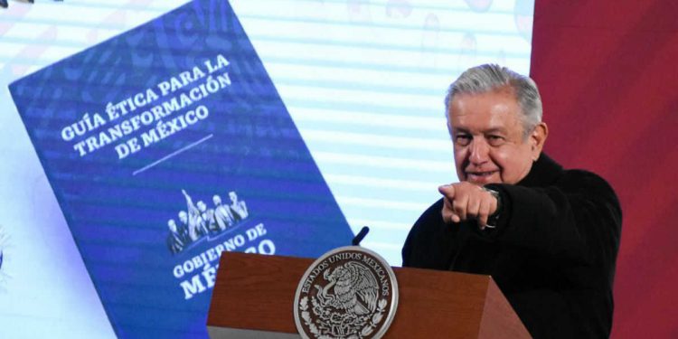 LÓPEZ OBRADOR PRESENTA UNA GUÍA ÉTICA PARA «FORTALECER» LOS VALORES EN MÉXICO