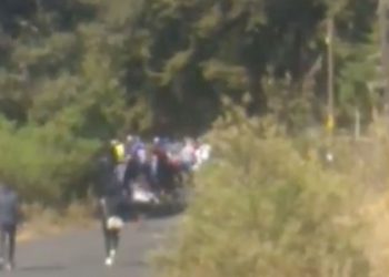 MAESTROS SE ENFRENTAN A GOLPES EN CHERÁN, MICHOACÁN