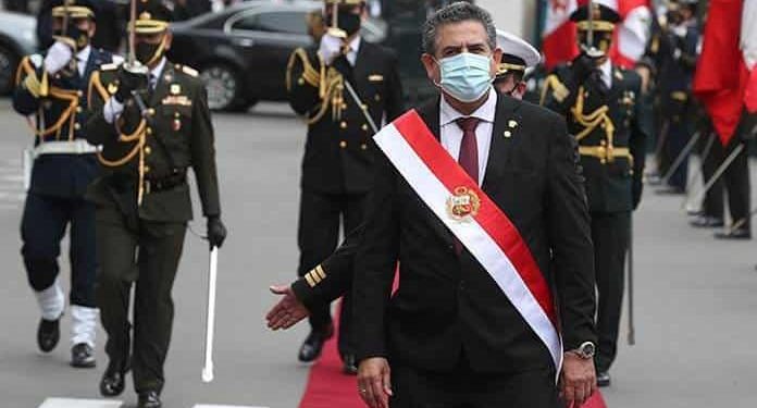 MANUEL MERINO ANUNCIA SU DIMISIÓN «IRREVOCABLE» A LA PRESIDENCIA DE PERÚ