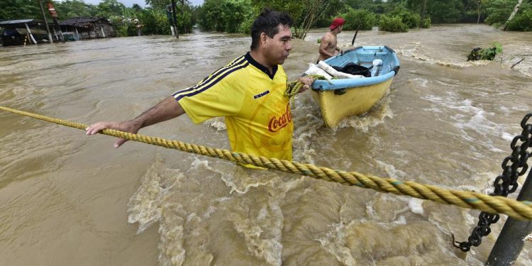 MÁS DE 80.000 AFECTADOS Y 12 MUERTOS POR LLUVIAS EN EL SURESTE DE MÉXICO