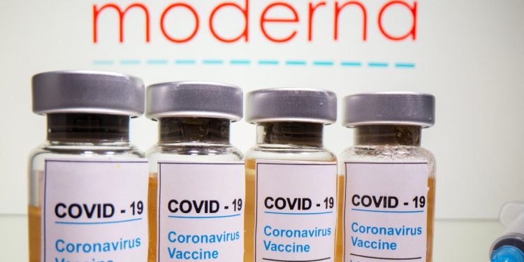 MODERNA SOLICITA PERMISO A EE.UU. Y LA UE PARA COMERCIALIZAR SU VACUNA