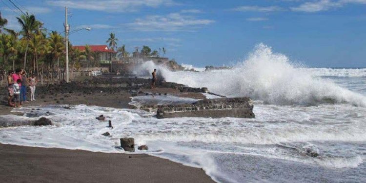 NICARAGUA DECLARA ALERTA ROJA EN ZONA DONDE IMPACTARÁ EL HURACÁN ETA
