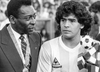 PELÉ DICE QUE ALGÚN DÍA JUGARÁ EN EL CIELO CON SU AMIGO MARADONA