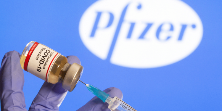 PFIZER SOLICITA ESTE VIERNES UNA AUTORIZACIÓN PARA SU VACUNA CONTRA LA COVID-19