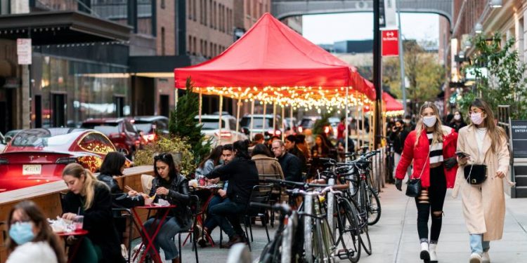 PLANEA EU INICIAR VACUNACIÓN ANTICOVID EN DICIEMBRE