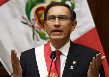 PROHÍBEN A MARTÍN VIZCARRA SALIR DE PERÚ POR 18 MESES