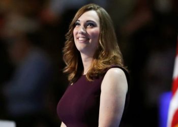 SARAH MCBRIDE, LA PRIMERA SENADORA ESTATAL TRANS DE LA HISTORIA DE EE.UU.