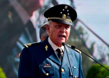 TRASLADAN A NUEVA YORK A CIENFUEGOS DE DEFENSA ACUSADO DE NARCO