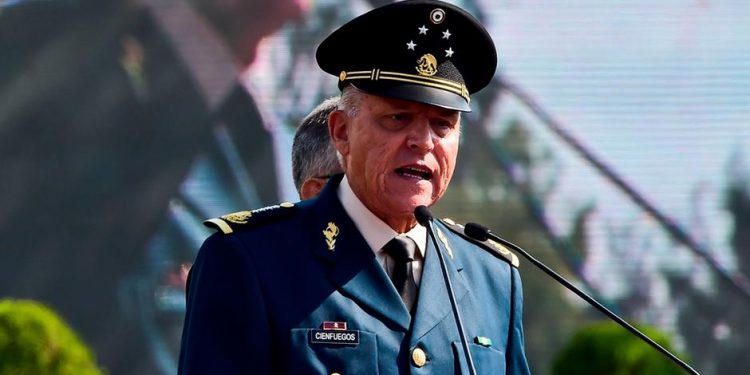 TRASLADAN A NUEVA YORK A CIENFUEGOS DE DEFENSA ACUSADO DE NARCO