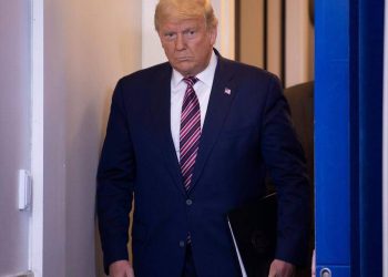 TRUMP ABONA EL TERRENO PARA RESISTIRSE A ABANDONAR LA CASA BLANCA