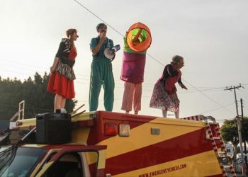 UN CIRCO ALEGRA A NIÑOS MIGRANTES EN ALBERGUE DE TIJUANA