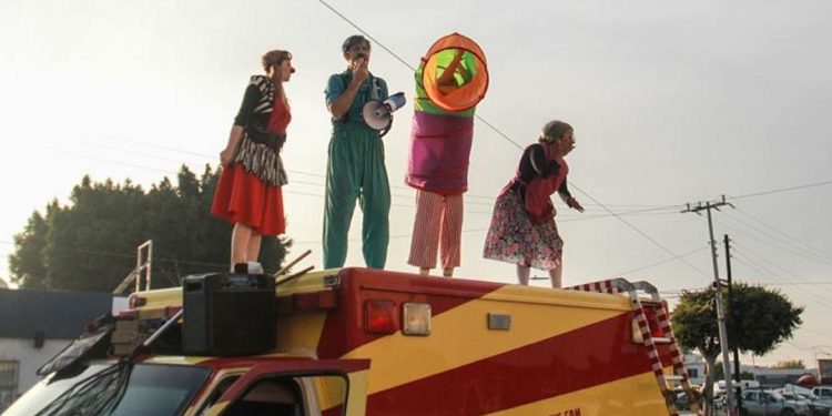 UN CIRCO ALEGRA A NIÑOS MIGRANTES EN ALBERGUE DE TIJUANA