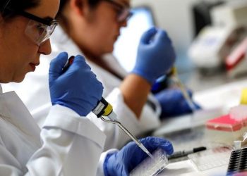 VACUNAS PROMETEDORAS CONTRA LA COVID PONEN PRESIÓN EN EL RESTO DE ENSAYOS