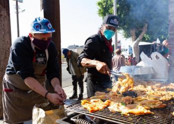 VENDEDORES AMBULANTES ENFRENTAN LA PANDEMIA CON APOYO A NECESITADOS