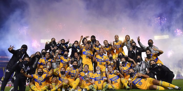 0-1 (3-2). TIGRES VENCE A MONTERREY EN PENALTIS Y GANA LA LIGA FEMENINA
