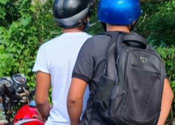 ELEMENTOS DE La POLICÍA QUINTANA ROO ASEGURAN MOTO CON UNA PRESUNTA PLACA SOBREEXPUESTA Y DETIENEN A CONDUCTOR