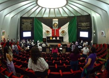 TRABAJADORES DEL CONGRESO PRESENTAN DEMANDA POR RECORTE SALARIAL
