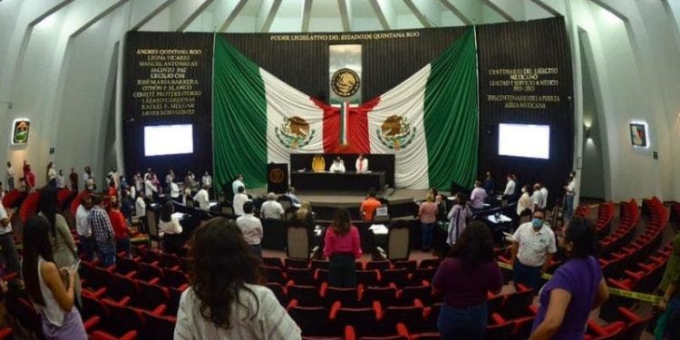 TRABAJADORES DEL CONGRESO PRESENTAN DEMANDA POR RECORTE SALARIAL