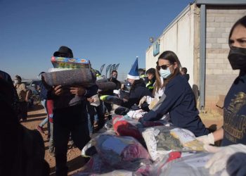 CAUDILLOS DE CHIHUAHUA HACEN «TOUCHDOWN» SOCIAL REGALANDO CENAS NAVIDEÑAS EN ZONAS VULNERABLES