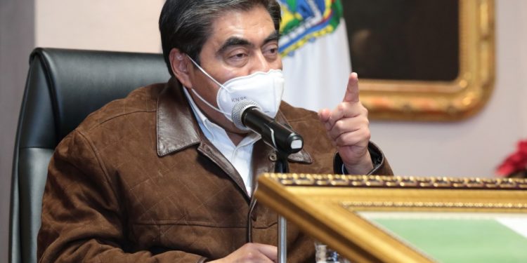 AUTONOMÍA DE LA BUAP NO ESTÁ SIENDO ATACADA, JUAN VELÁSQUEZ VIENE A DEFENDER AL RECTOR Y SU FAMILIA: MIGUEL BARBOSA