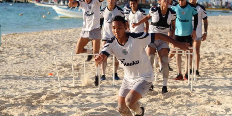 HACEN ‘LA OLA’ EN PUERTO MORELOS