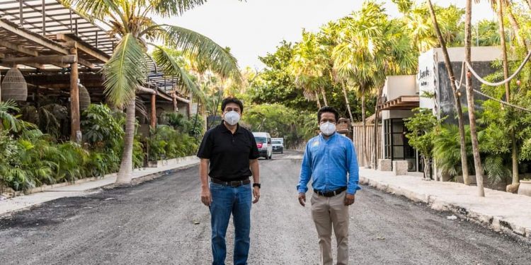 CUMPLE VÍCTOR MAS CON PAVIMENTACIÓN EN LA ZONA COSTERA DE TULUM