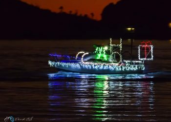 DESFILAN BARCOS EN GUAYMAS