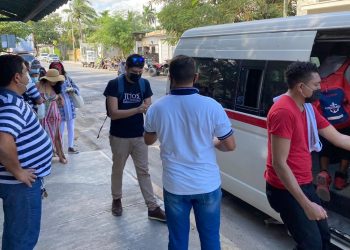 SEÑALIZAN SANA DISTANCIA EN PARADEROS DE TULUM