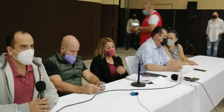 EXHORTAN A CATALINA PORTILLO A NO ENTROMETERSE EN ELECCIONES SINDICALES
