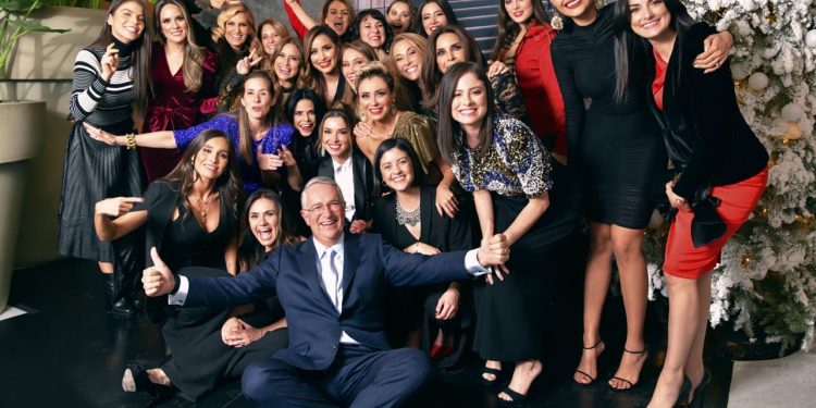 TV AZTECA REALIZA FIESTA NAVIDEÑA SIN ‘SANA DISTANCIA’ NI CUBREBOCAS