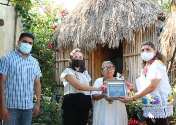 RECONOCEN A MUJER DE JOSÉ MARÍA MORELOS COMO TESORO HUMANO VIVIENTE