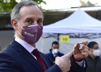 MÉXICO RECIBE NUEVO EMBARQUE DE VACUNAS CONTRA VIRUS SARS-COV-2; SUMAN 53 MIL 625