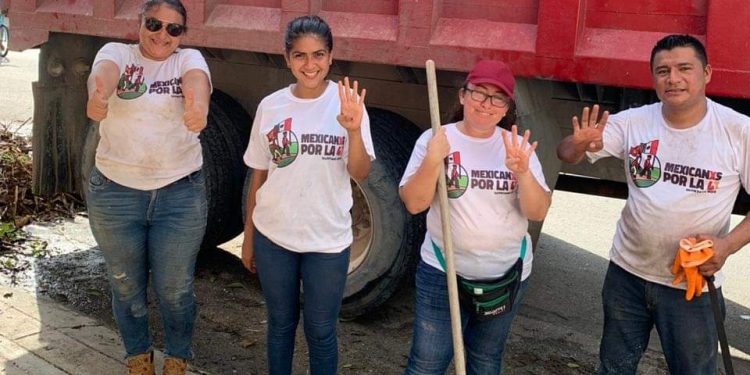 ENCABEZA REGIDORA BÁRBARA DELGADO BRIGADAS DE LIMPIEZA EN PLAYA DEL CARMEN